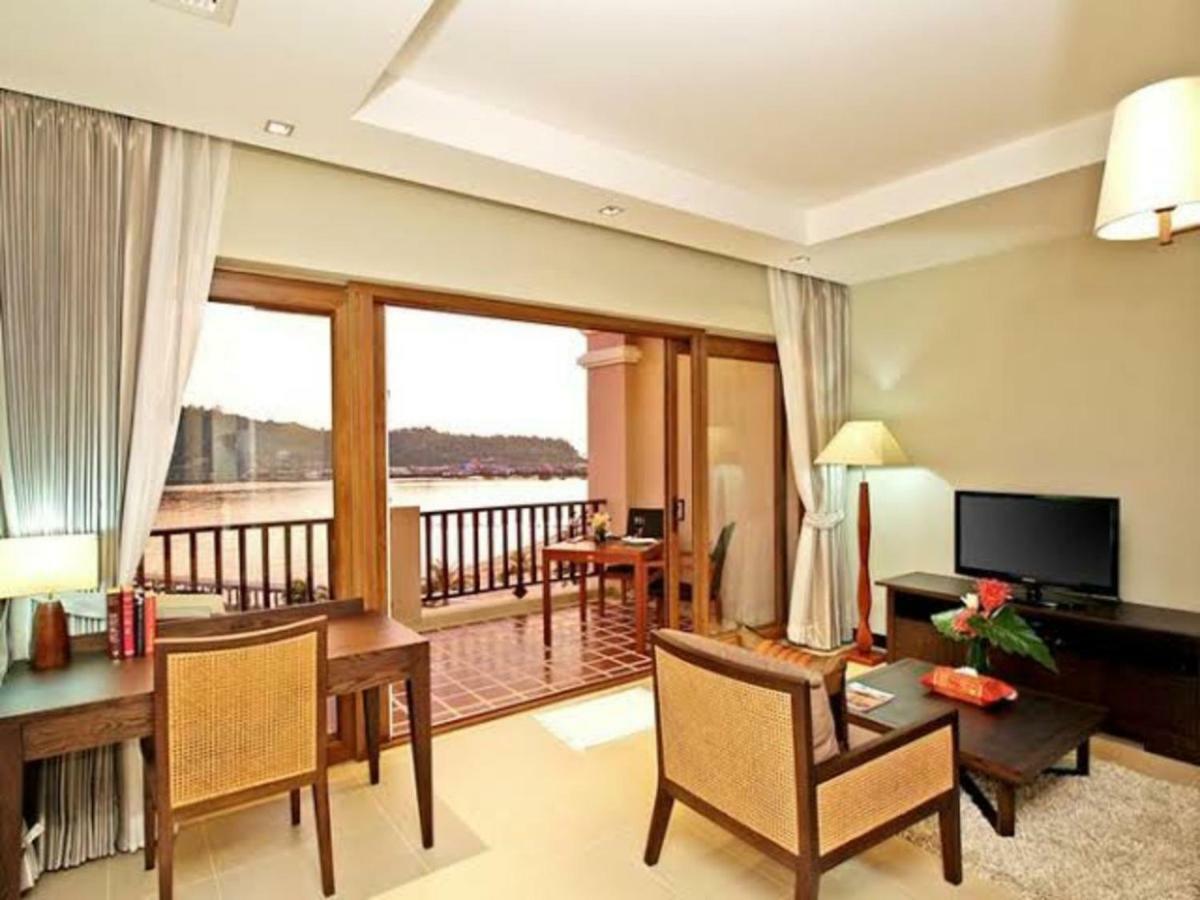 Point Of View Condos, Tranquility Bay, 코창 외부 사진